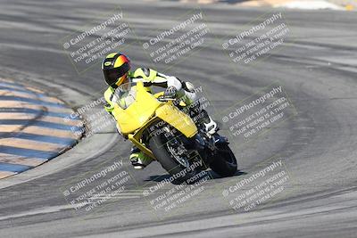 media/Dec-01-2025-Moto Forza (Mon) [[2daa91e15f]]/2-Intermediate Group/Session 2 (Turns 9 and 10)/